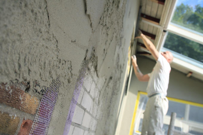 Stukadoor aanbrengen buitenstucwerk